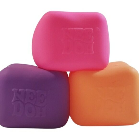 NeeDoh Nice Cube Glow -Sensory  with a Super Solid in The Dark One  Per Orden - Picture 4 of 9